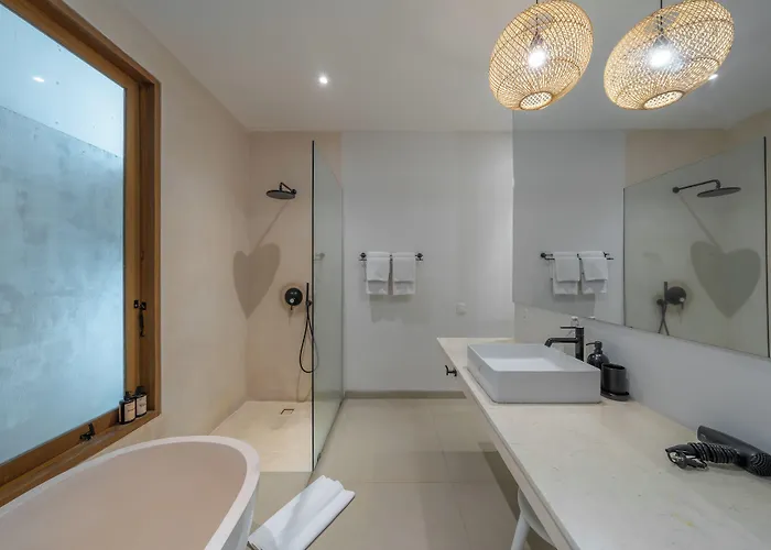 Dreamscape Haven - Heavenly 2br With Rooftop In Pererenan!