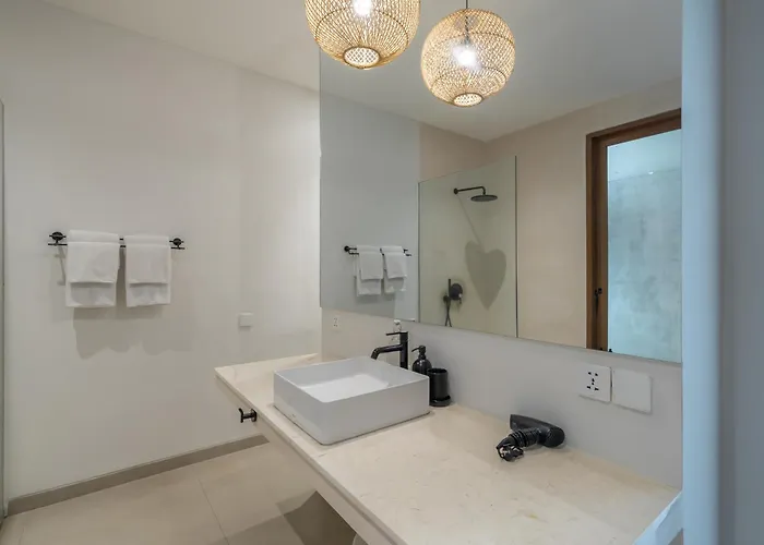 Dreamscape Haven - Heavenly 2br With Rooftop In Pererenan! * チャングー