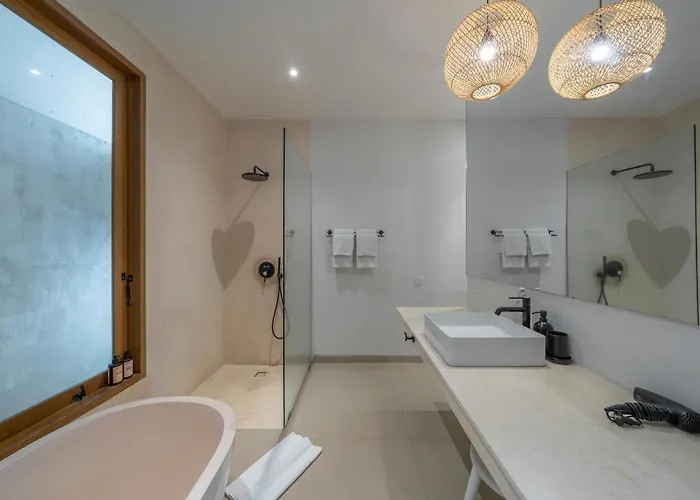 Dreamscape Haven - Heavenly 2br With Rooftop In Pererenan! チャングー